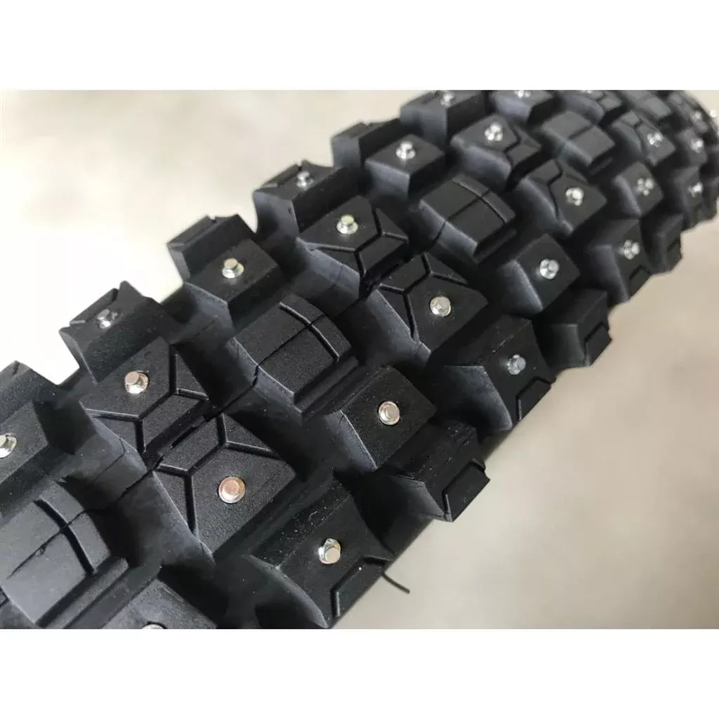 Benno Boost Studded Snow Tire ‐ 24" x2.5" 286 studs, Black