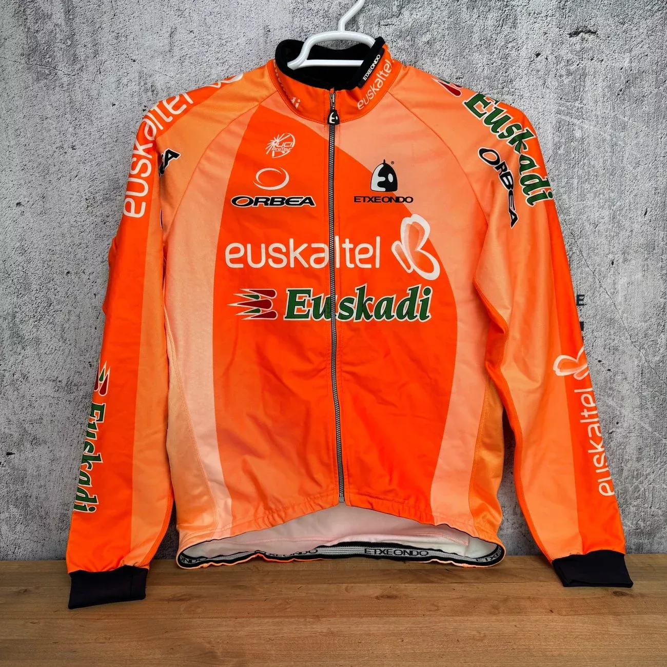 Etxeondo Euskaltel Windstopper Orange Medium Softshell Cycling Jacket